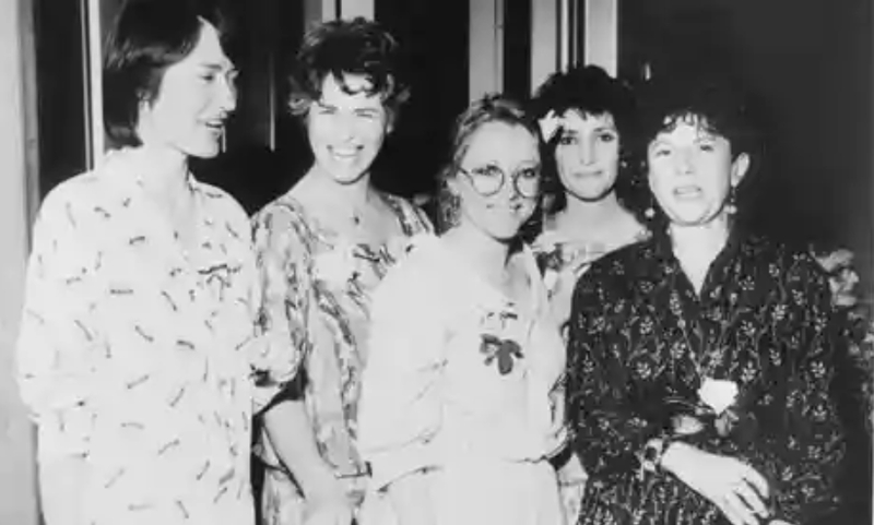 Tím Virago Books v roku 1988 (zľava) Harriet Spicer, Ursula Owen, Lennie Goodings, Alexandra Pringle a Carmen Callil.PNG